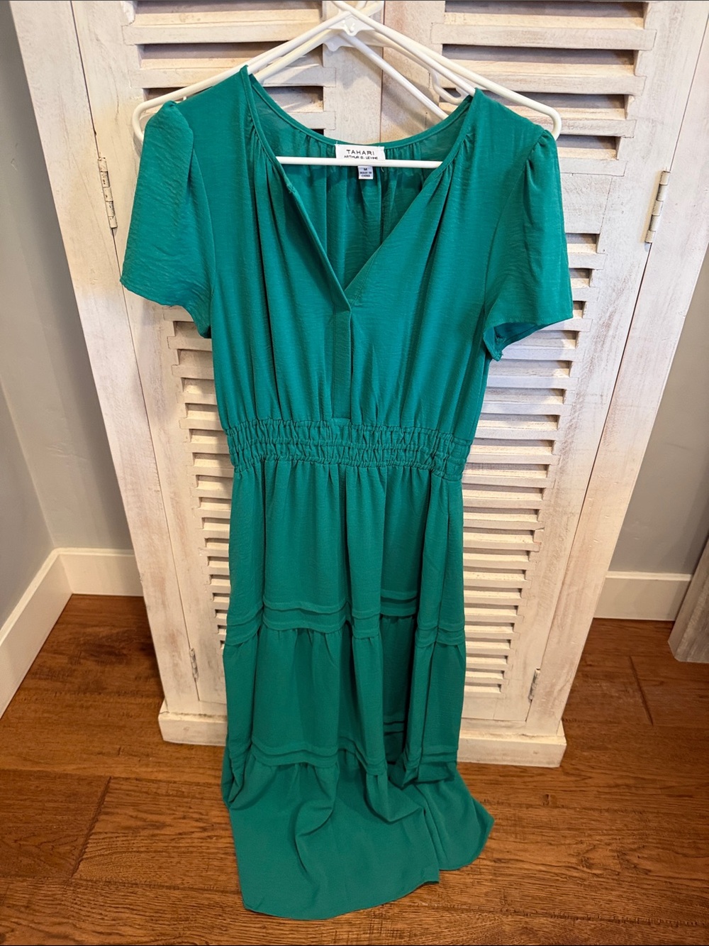 Tahari Emerald Green Tiered V-Neck Maxi Dress